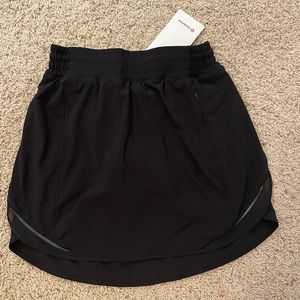 LULULEMON Hotty hot HR skirt *long in SIZE 6 BLACK